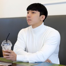 보스트핏 머슬핏 반폴라 니트