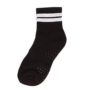線條氣墊中筒襪, 黑+白線