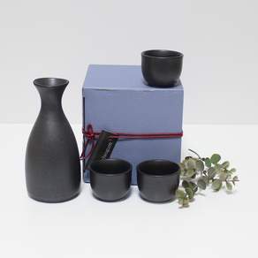 Moonsalt Pottery Flower Bong Dokuri 禮品套組 黑色, 1套, Tokuri +清酒杯3p