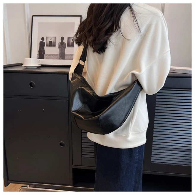 로버 가죽 반달 크로와상 크로스백 슬링백 유럽여행 (4 Color)