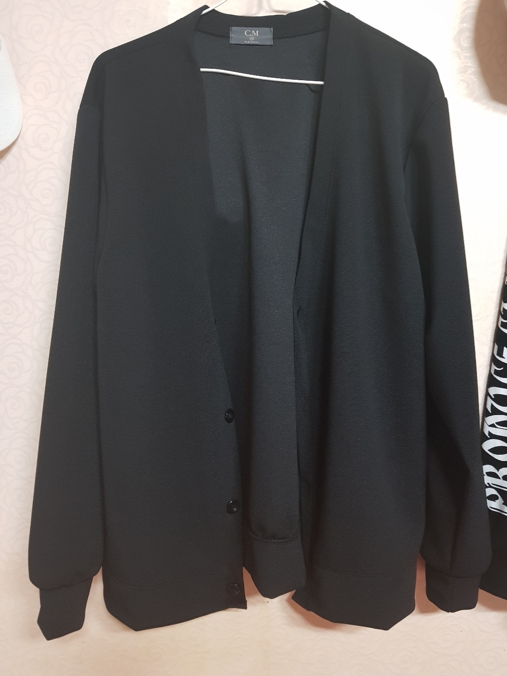 어디에나 잘어울리는 기본 가디건