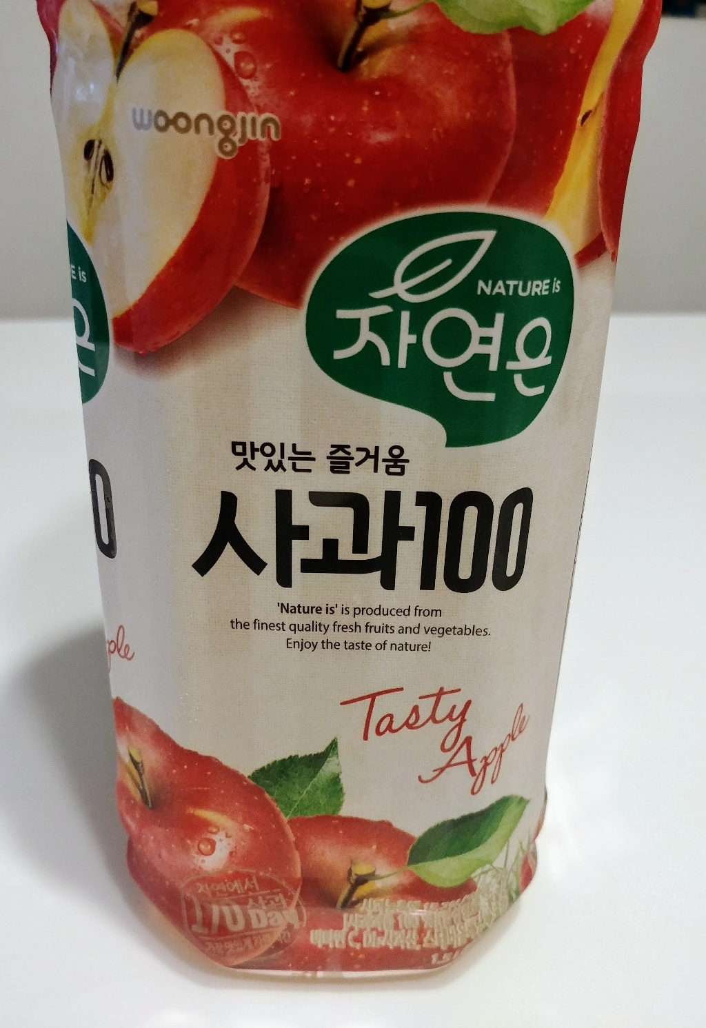 자연은 사과 주스