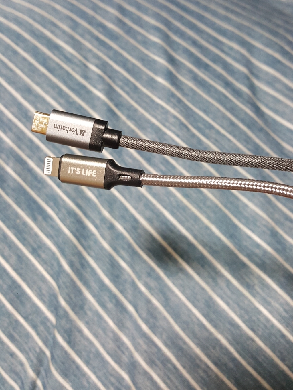 디씨네트워크 USB C to 8핀 라이트닝 아이폰 D 고속 충전케이블 1