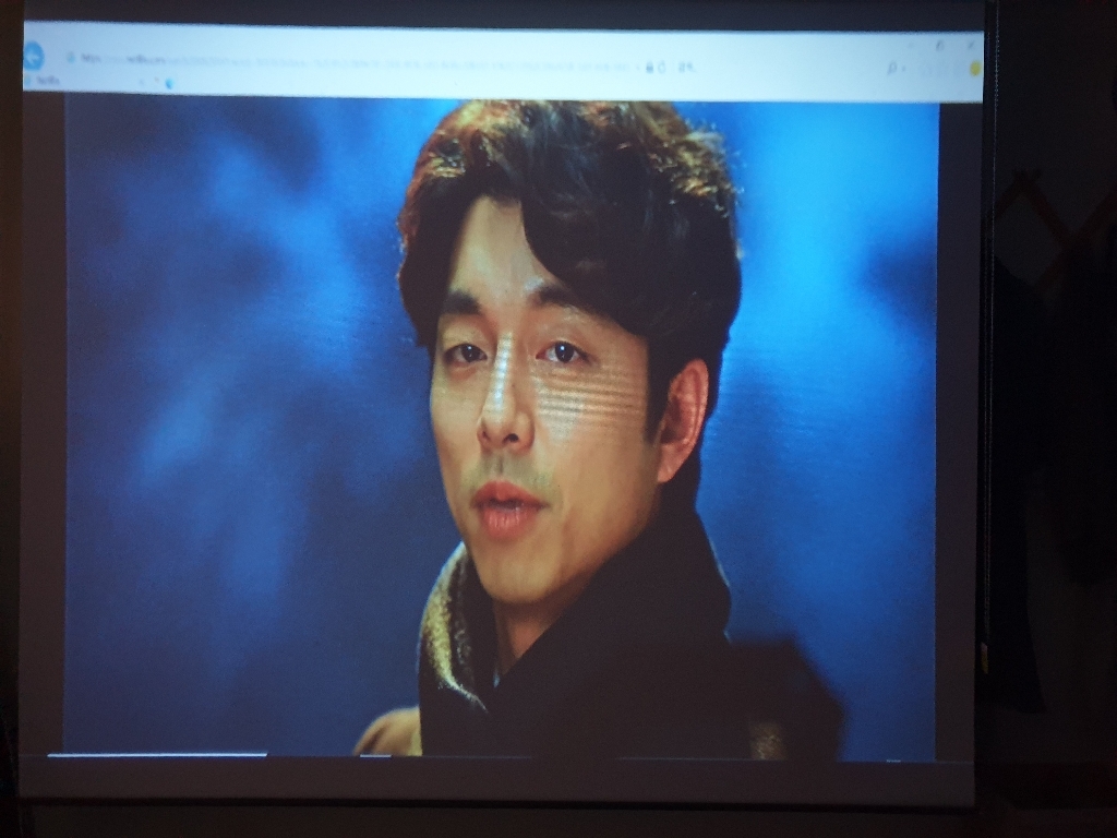 아라크네 111인치 프로젝터 빔스크린