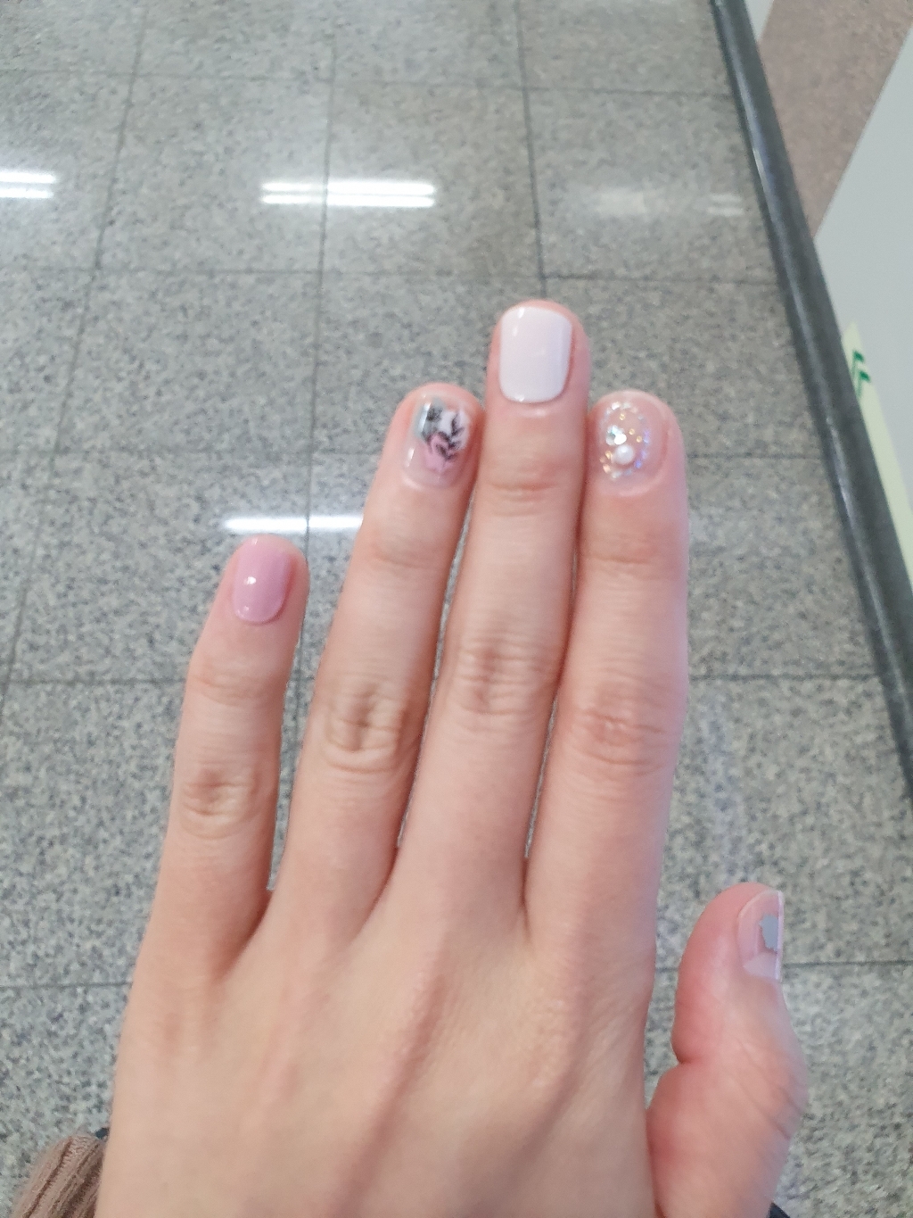 글로시블라썸 젤 샤인 스트립 컨템포러리 네일스티커