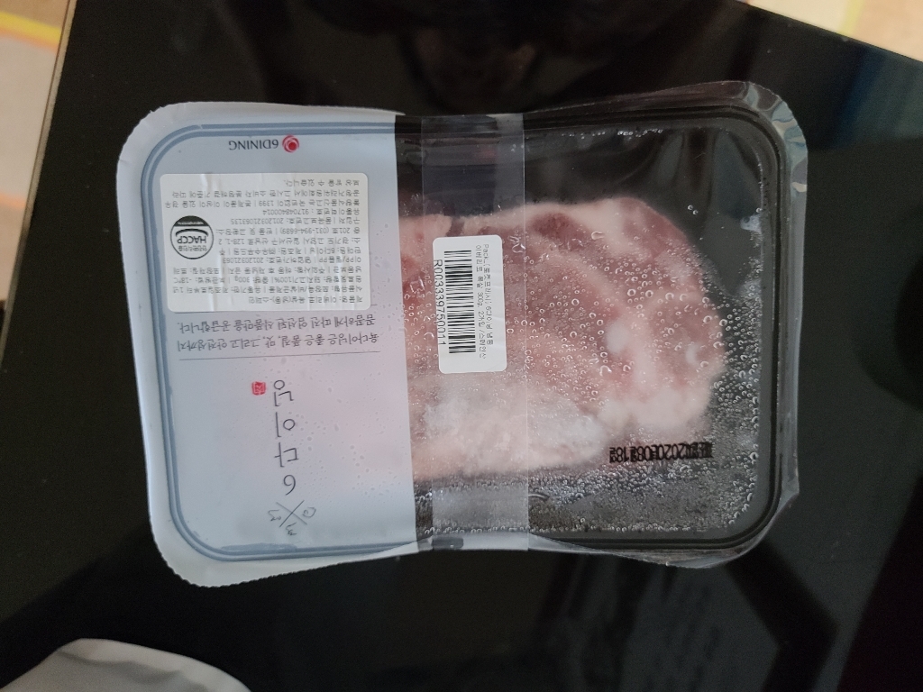 6다이닝 이베리코 목살 돼지고기