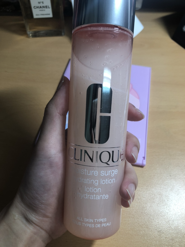 크리니크 모이스춰 써지 하이드레이팅 스킨