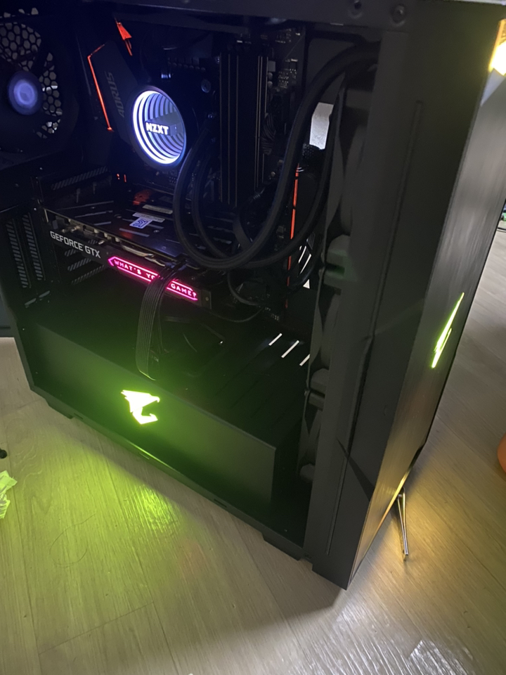 기가바이트 AORUS 컴퓨터 케이스 미들타워 C300 ASS