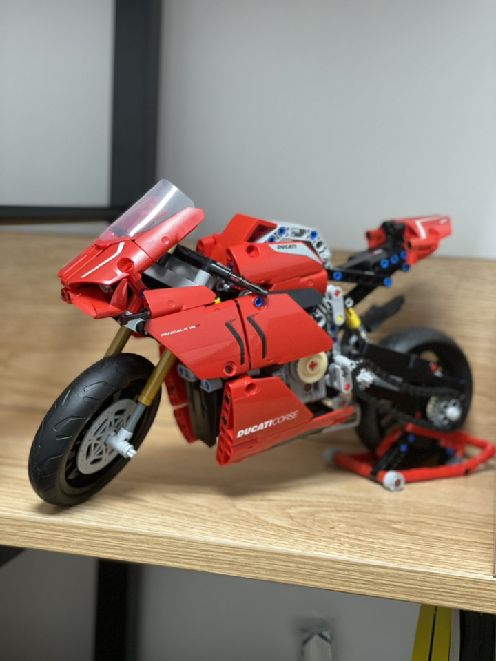 레고 테크닉 42107 Ducati aniae V4 R