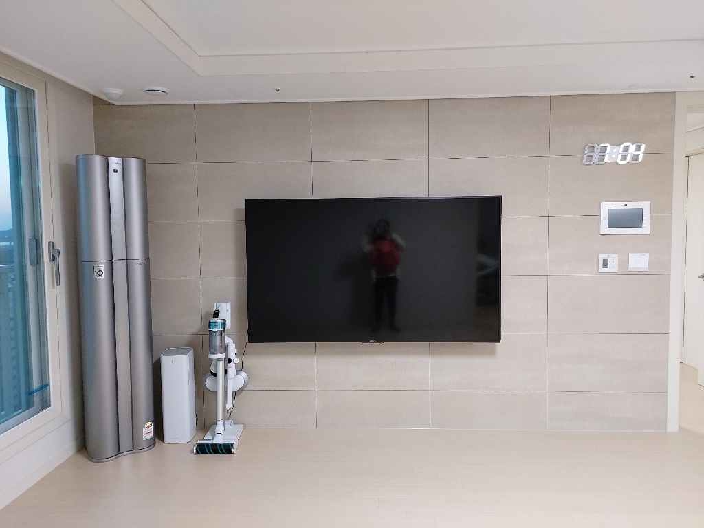 와이드테크 제로베젤 4K UHD TV HDR WT750UHD 티비 기사방문 스탠드설치