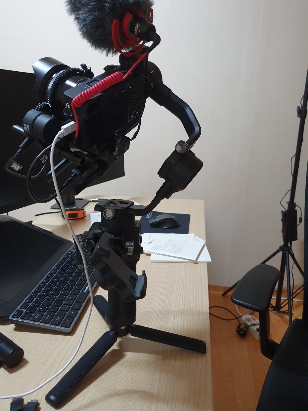 [쿠팡수입] DJI RSC2 프로 콤보 미러리스 짐벌 촬영 장비