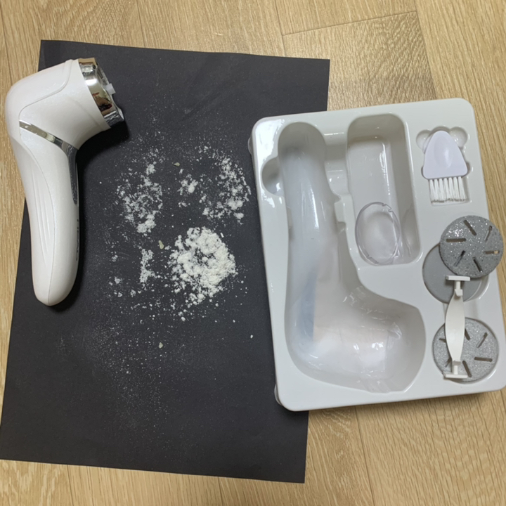 전동 발각질제거기 발 팔 뒤꿈치 각질 제거 관리 뒷꿈치 굳은살 흡입식 고속회전모터 방수기능 USB충전식 발바닥 관리기 리뷰 후기