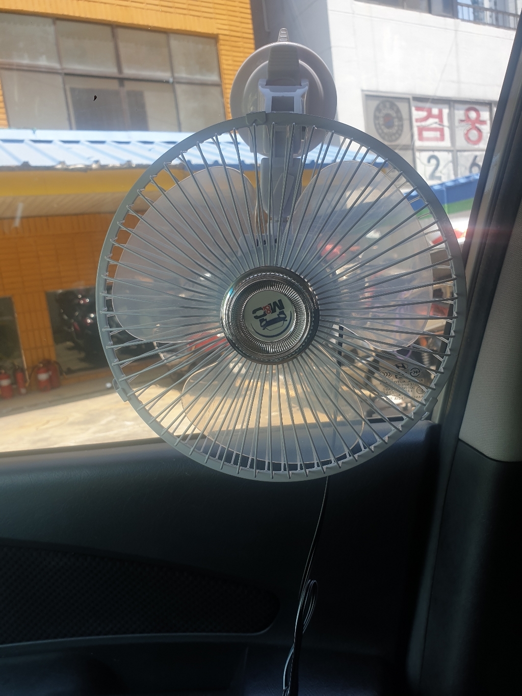 차량용 화물차 선풍기 흡착식 여름 필수아이템 자동차선풍기