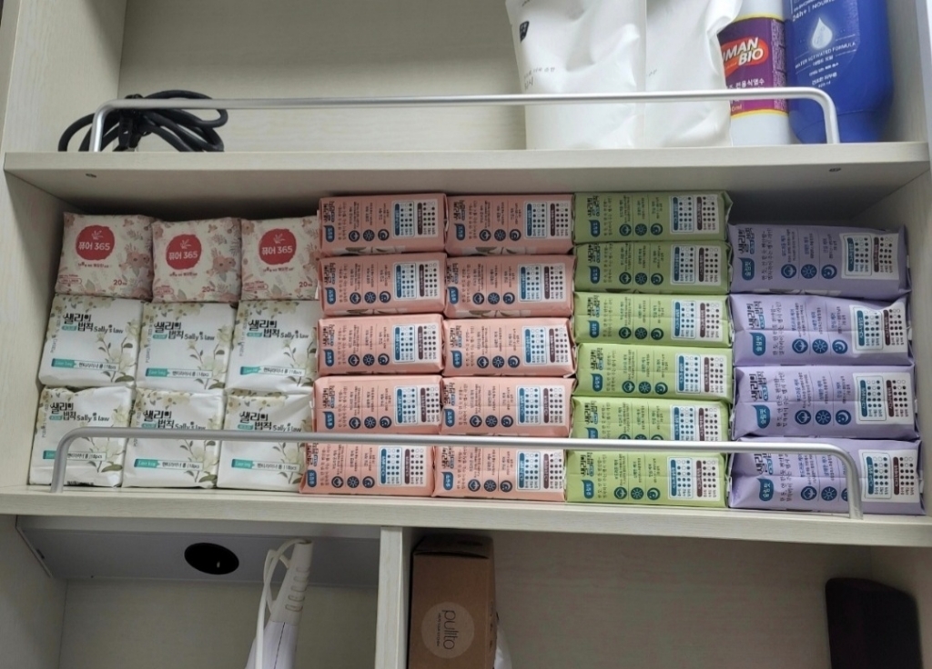 샐리의법칙 시그니처 슬림핏 생리대 중형 대형 오버나이트 팬티라이너 /국내생산생리대의 자존심