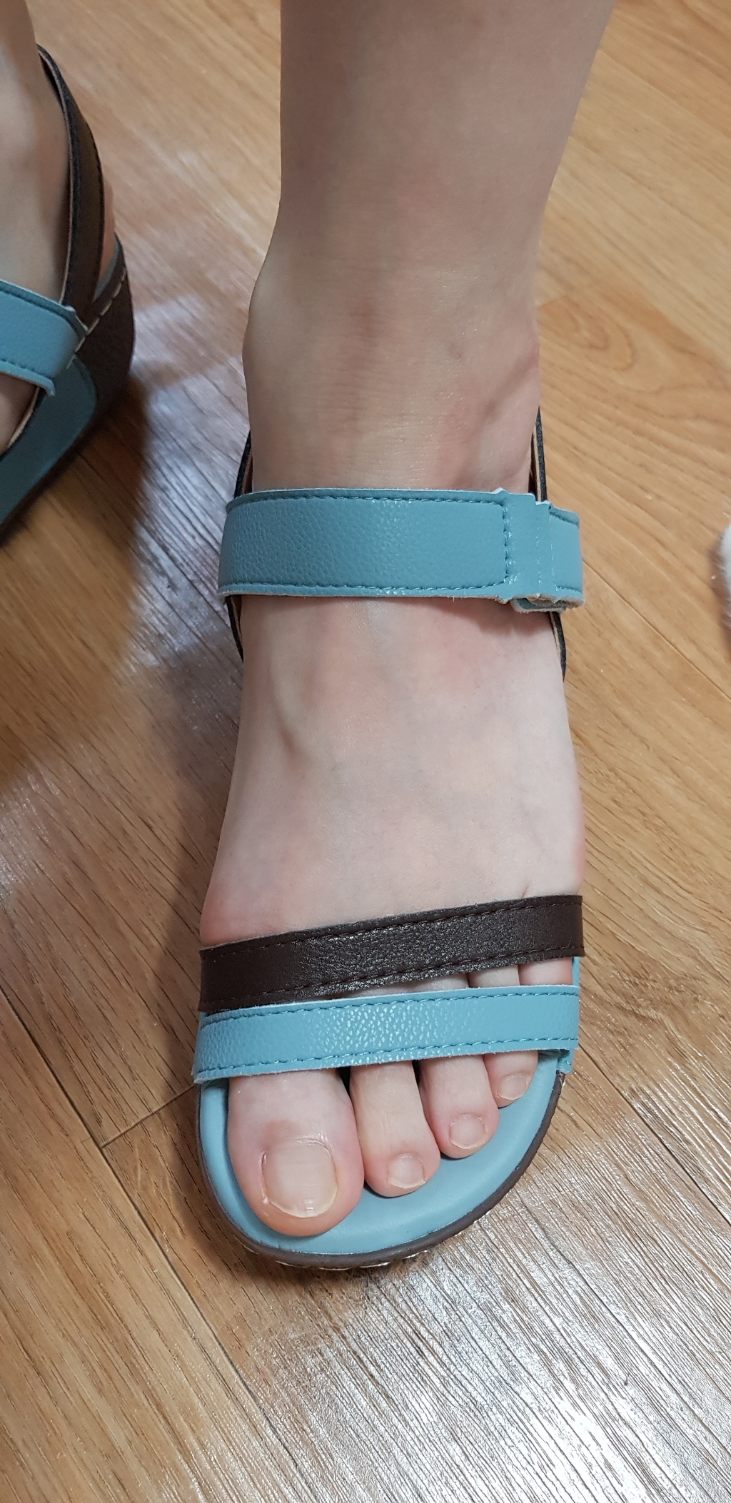 제이슈 소가죽 노블 통굽 스트랩 샌들
