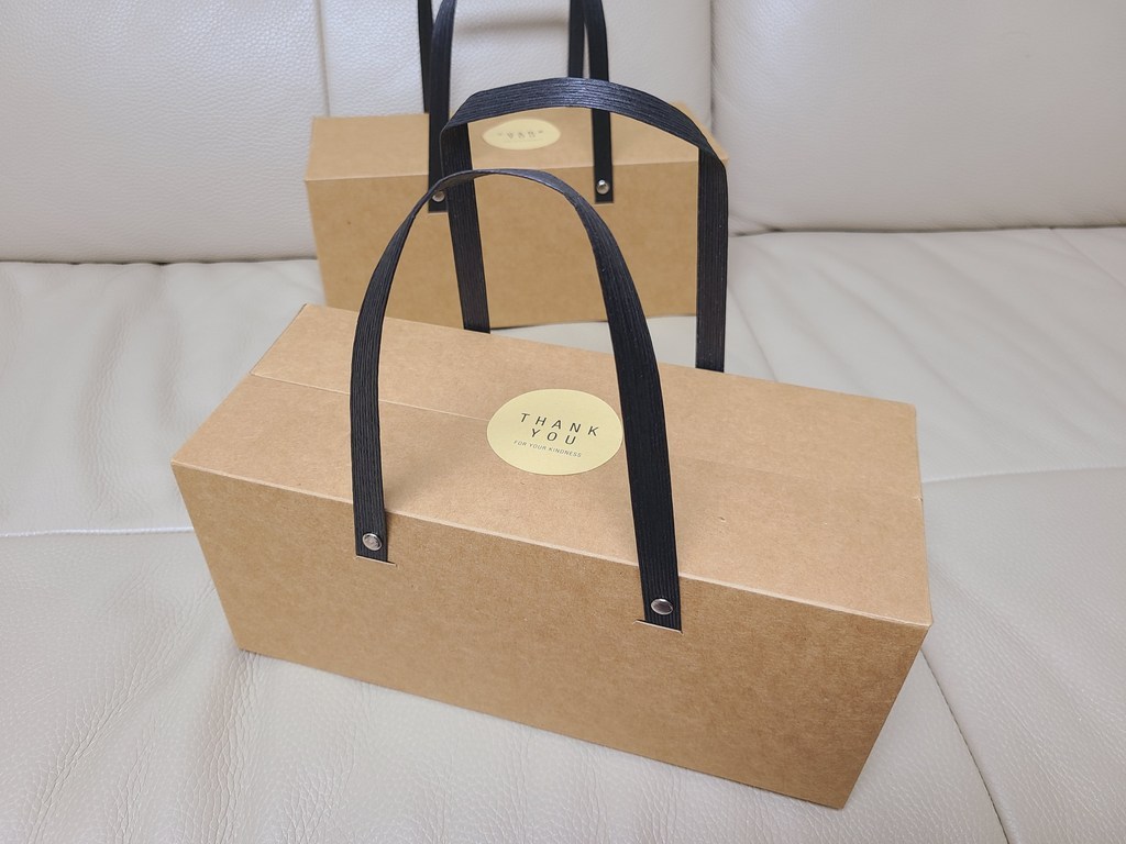 인디케이 모던 레드 손잡이 상자 대 메르시 모던 블랙 라벨