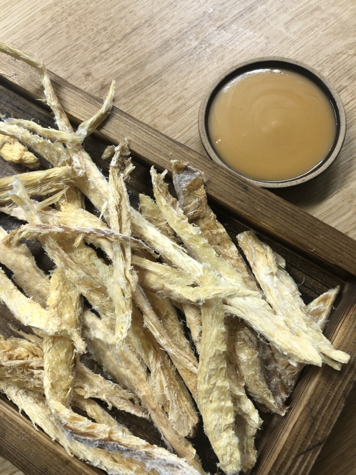 오븐에 구운 오구 먹태채 갈릭마요소스