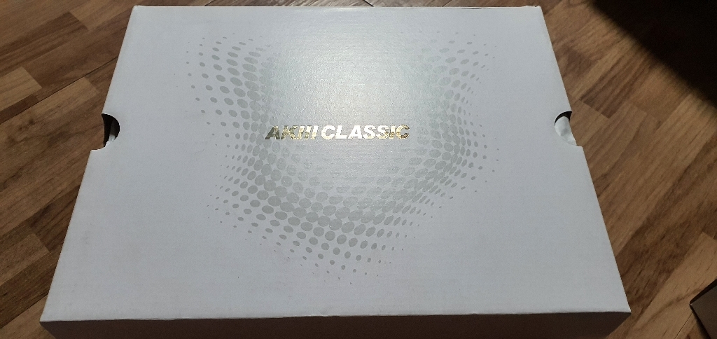 아키클래식 볼트 운동화 AKAJAUW04254