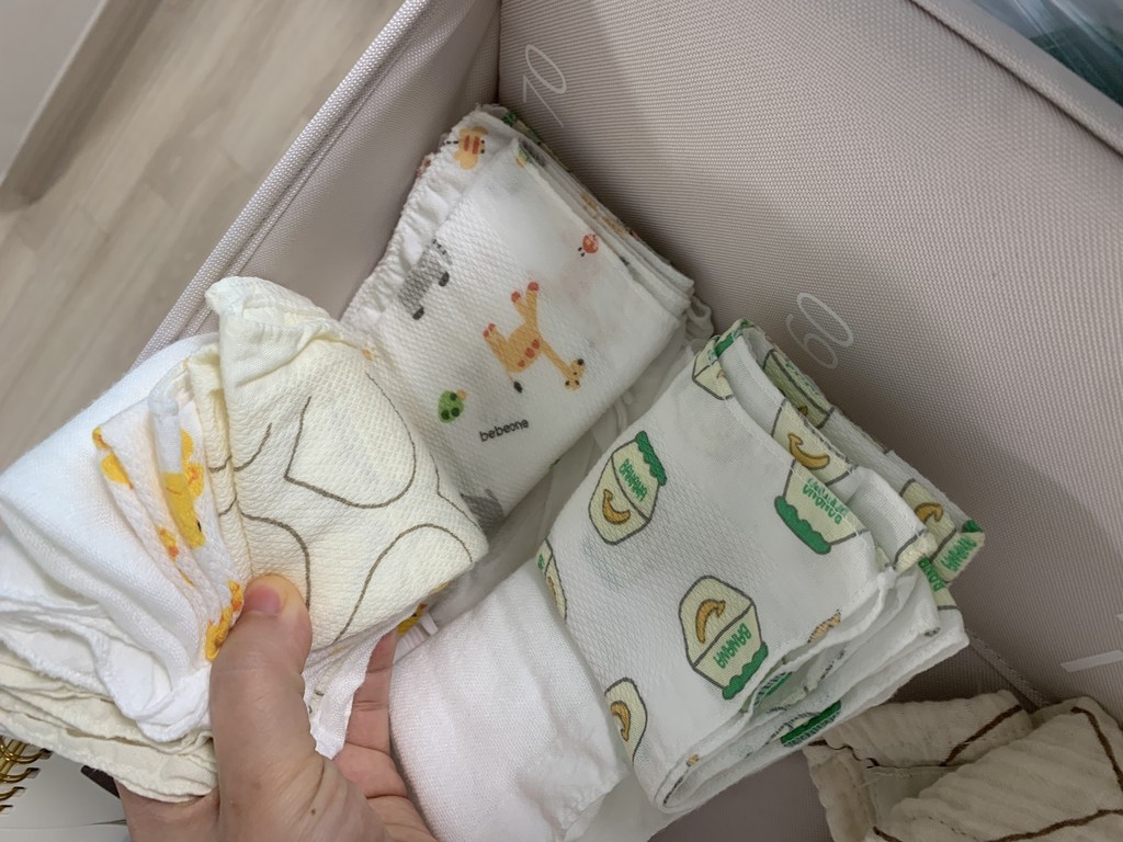 베베원 무형광 캐릭터 아기 엠보 손수건 BBO