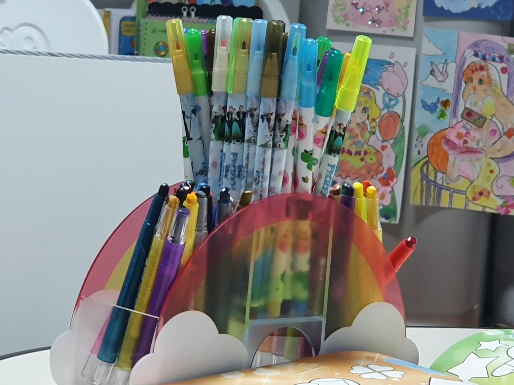 수아레뜨 아크릴 연필꽂이