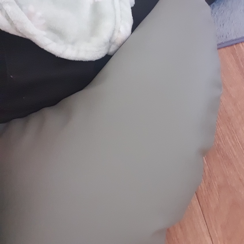 마벨러스 생활방수 가죽 반달 쿠션
