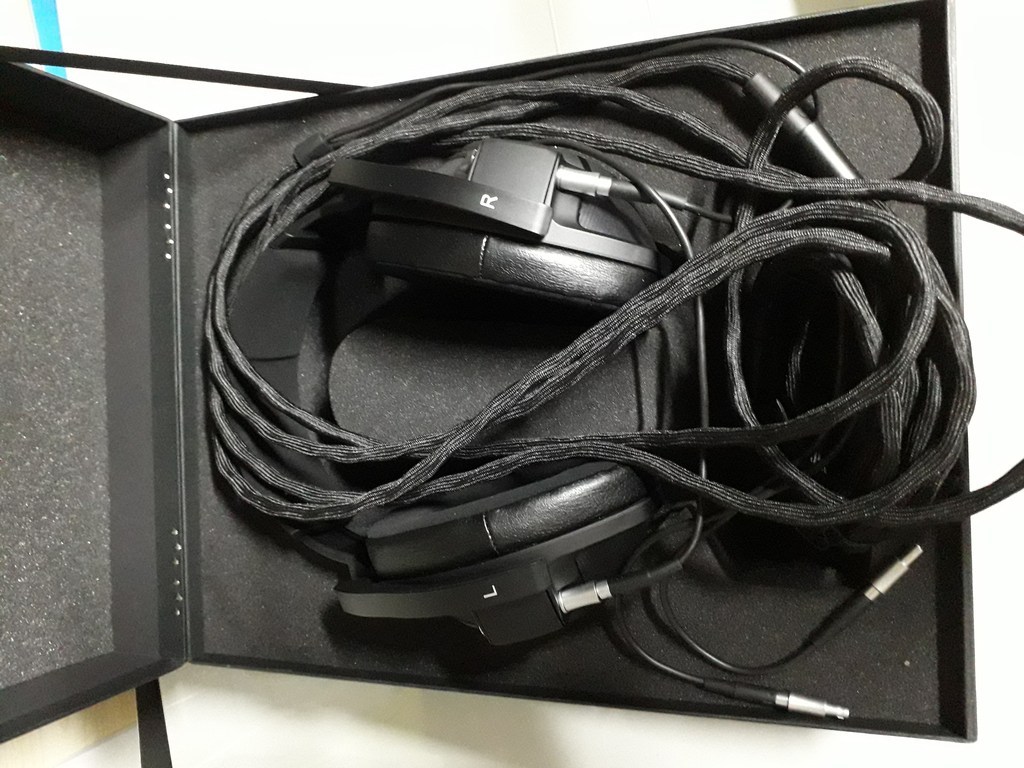 젠하이저 HD 820 헤드폰