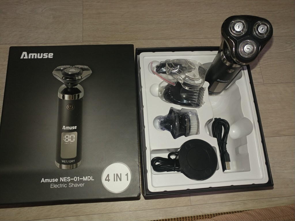 어뮤즈 4IN1 전기면도기