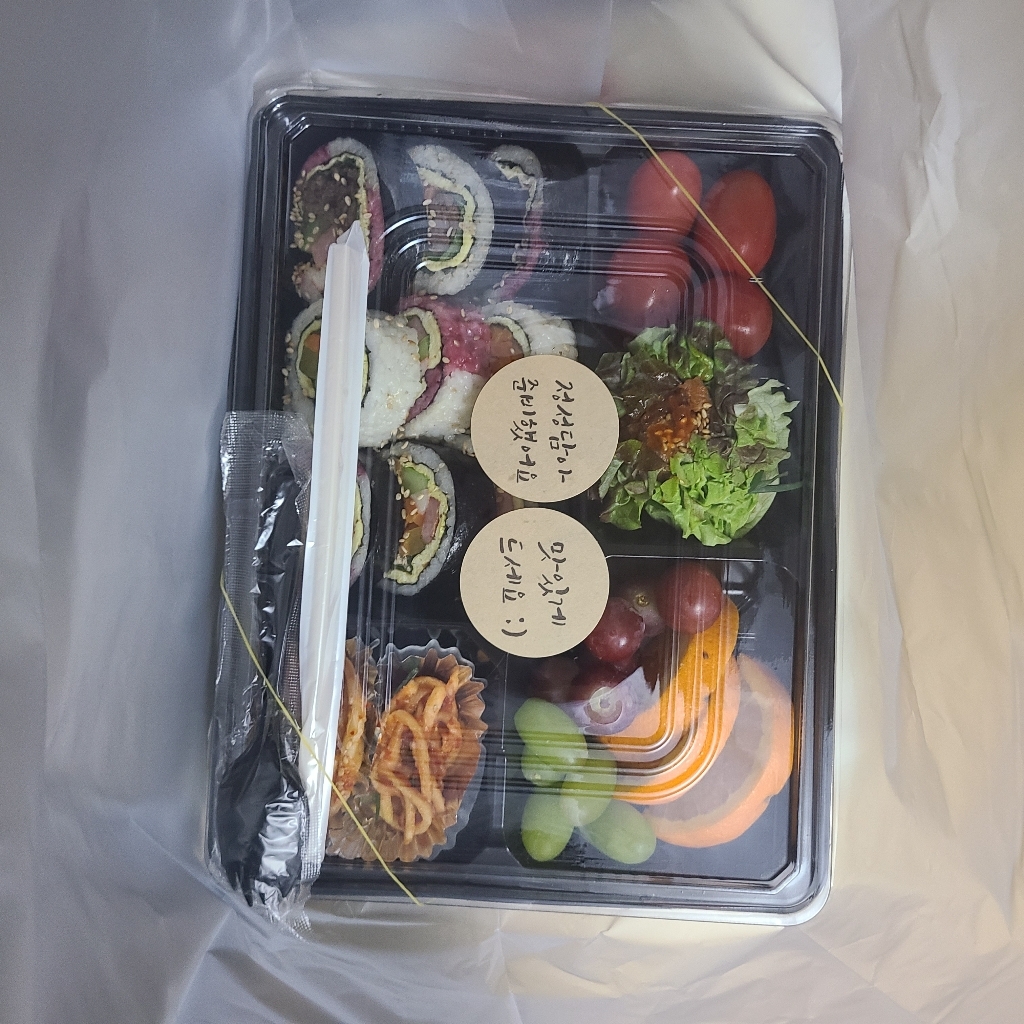 도나앤데코 손글씨 정성담아 준비했어요 원형 스티커 크라프트 맛있게드세요 원형 스티커 크라프트