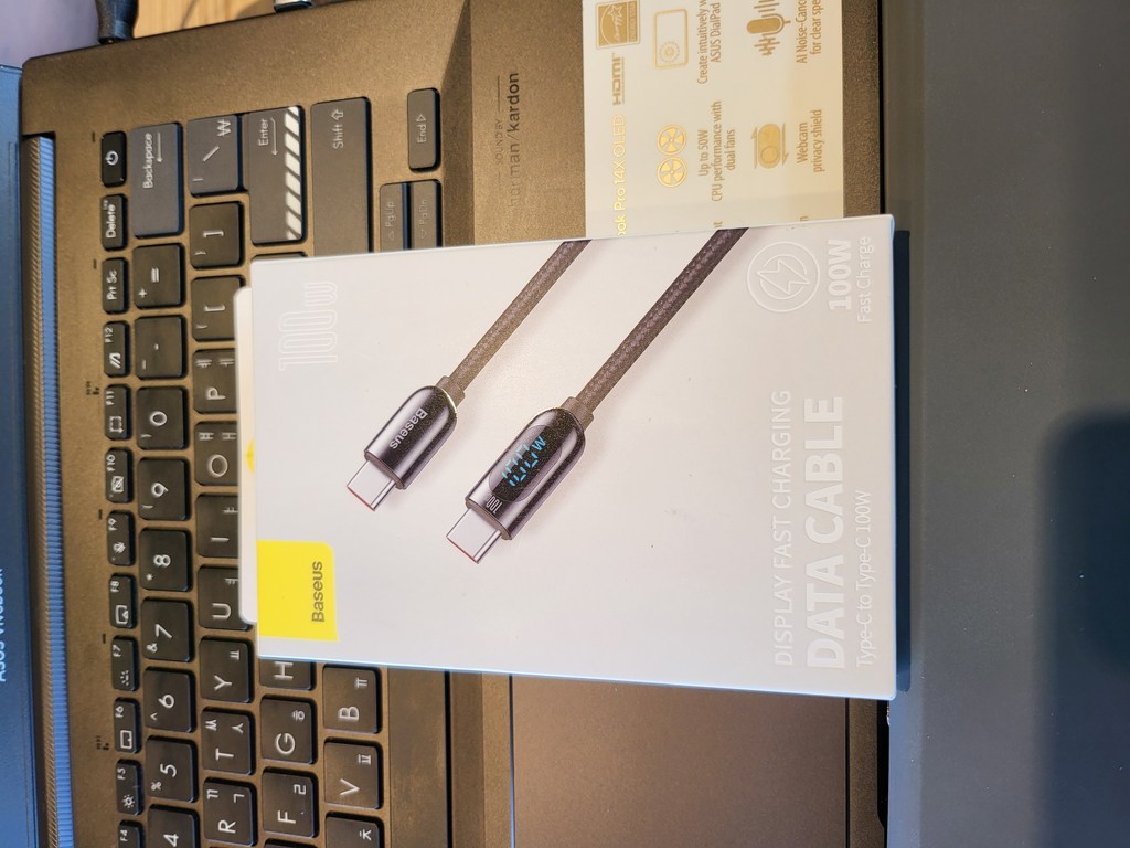 베이스어스 ED 디스플레이 100W C타입 고속충전케이블 CATSK-C01