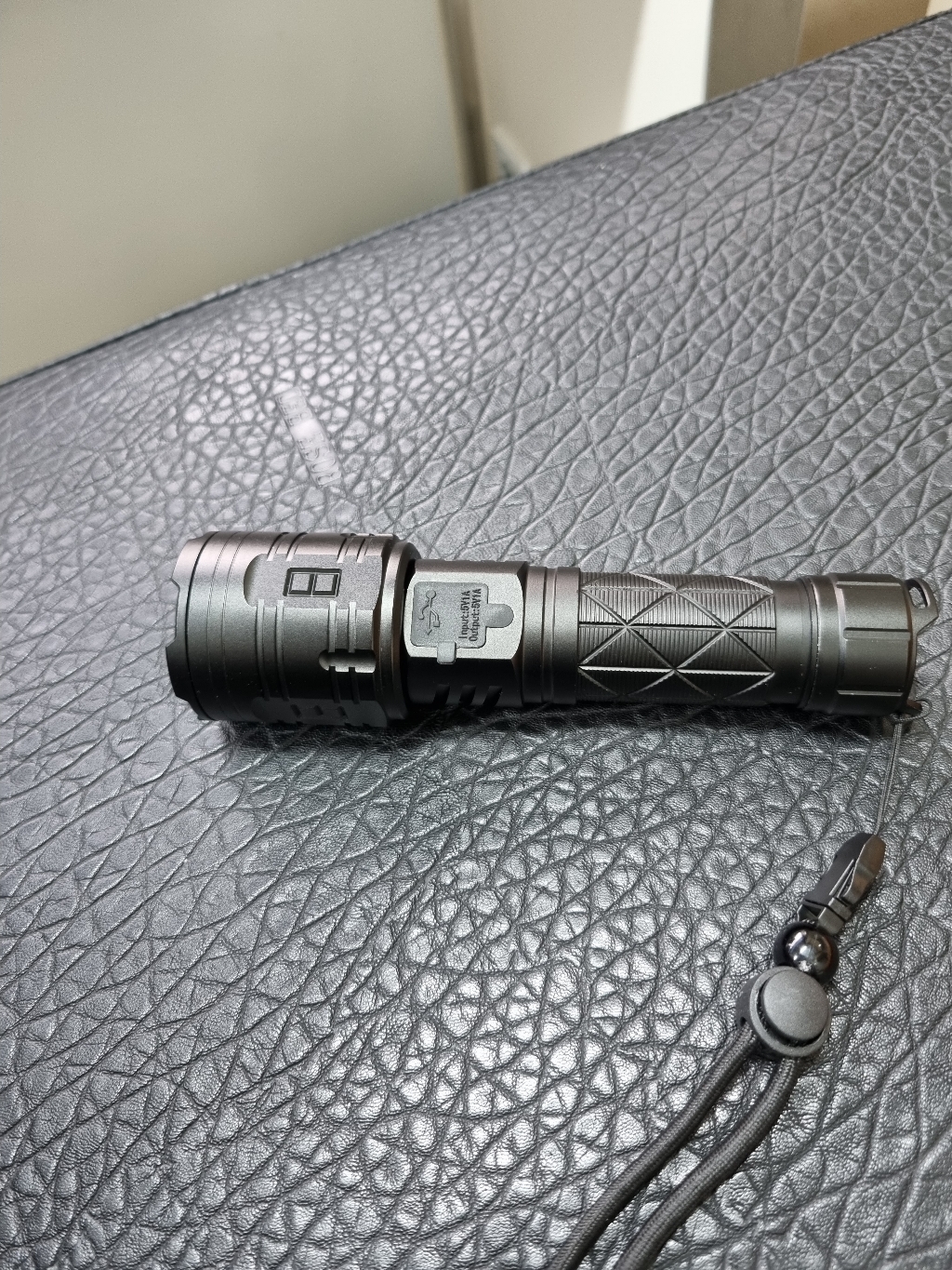 도미노스토리 xh160 후레쉬 손전등 ed 랜턴 배터리ah포함 XH360칩 해루질 등산 낚시 캠핑 16코어 후레쉬 F79