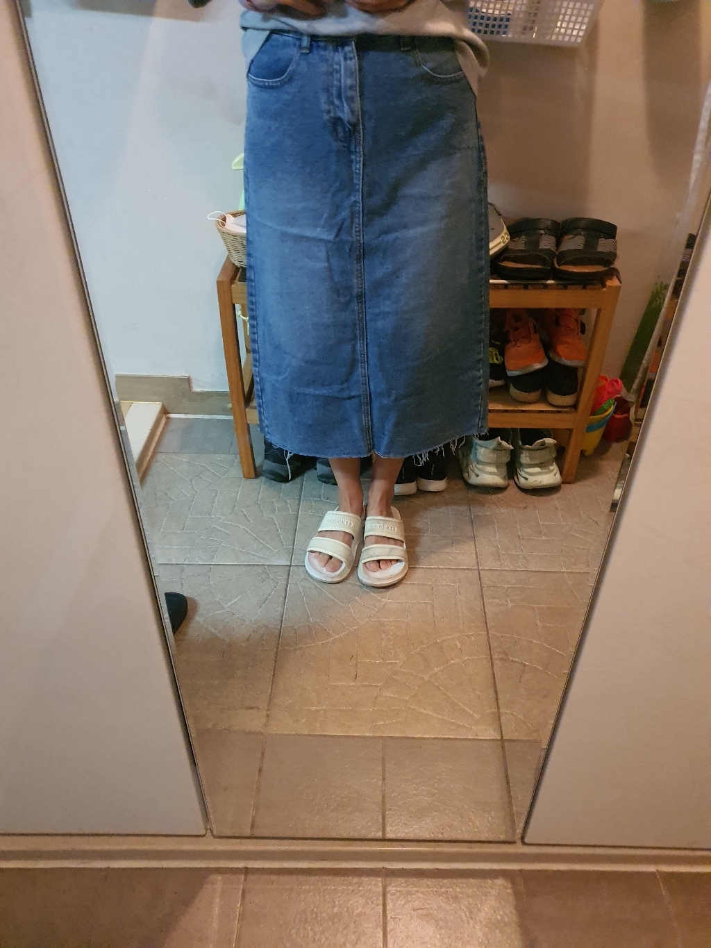 잘빠진 뒷밴딩 밑단컷팅 롱 데님 스커트