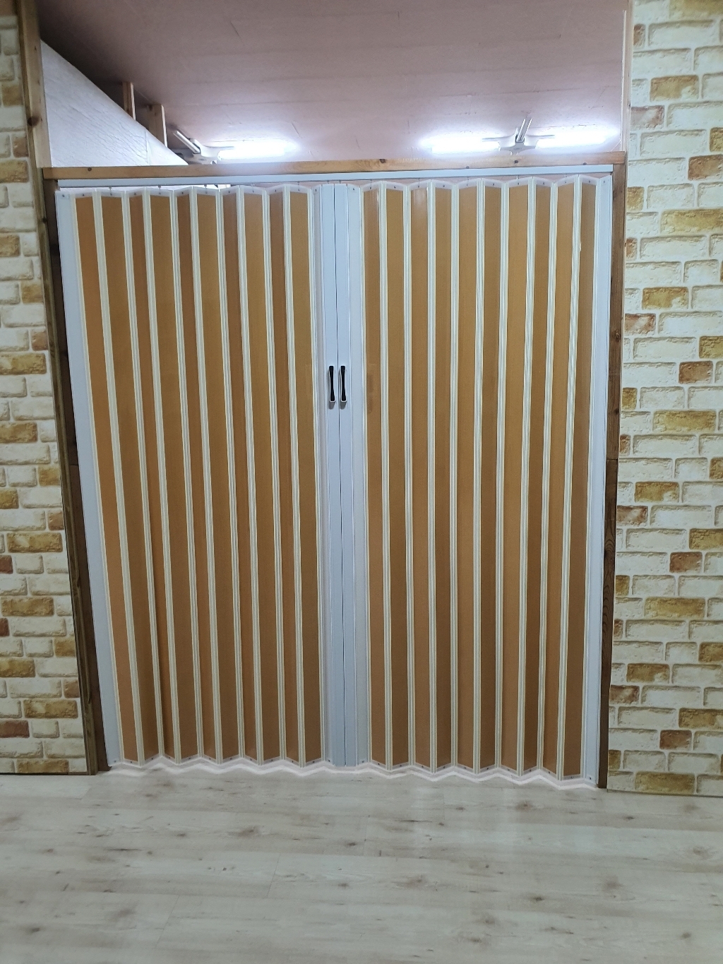 썬라인 B형 홀겹 전사 홀딩도어 자바라 칸막이 접이문 중문 주름문 파티션