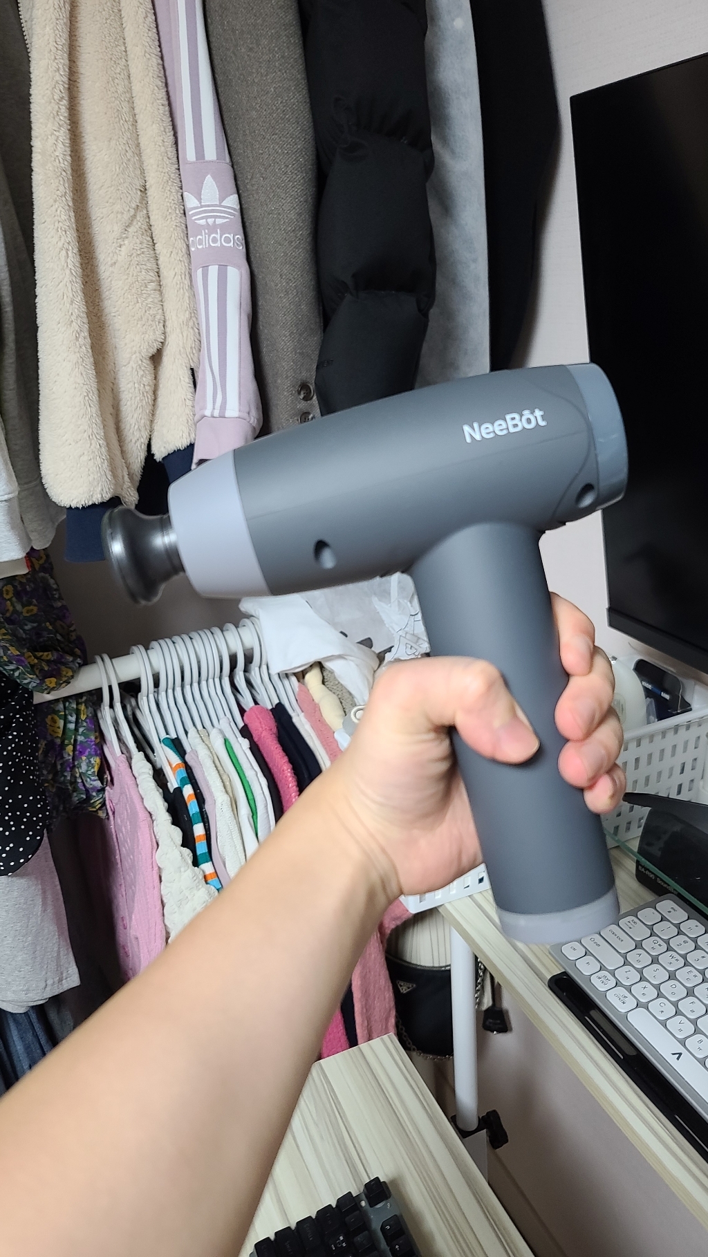 니봇 피지컬 블로우 무선 마사지건