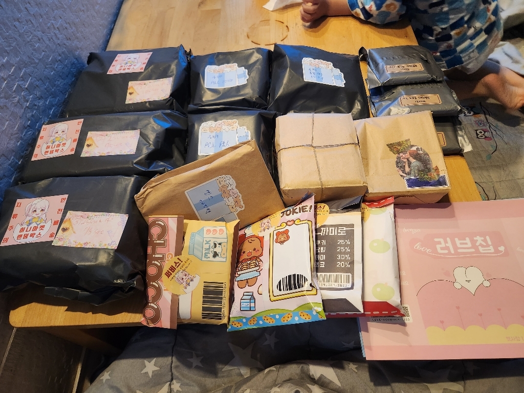 재고5 A 도무송 8천원 랜덤봉투 돔송 스티커 120매 학생 선물 윰자 유명자캐 다꾸 스꾸 포용 도안