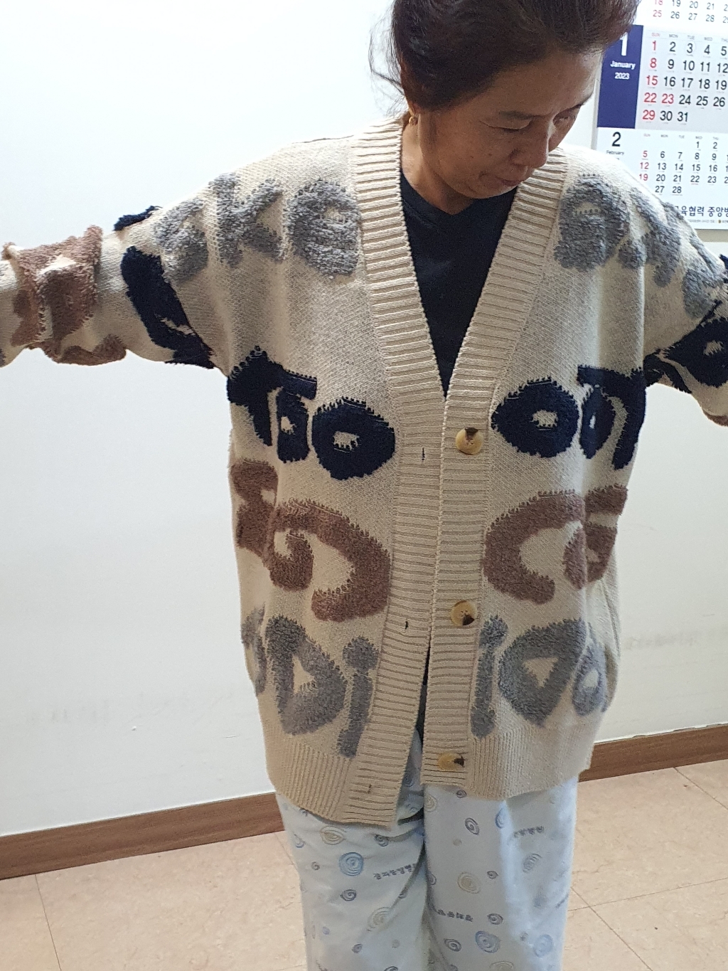 레터링 니트 가디건 에스크레터링CD