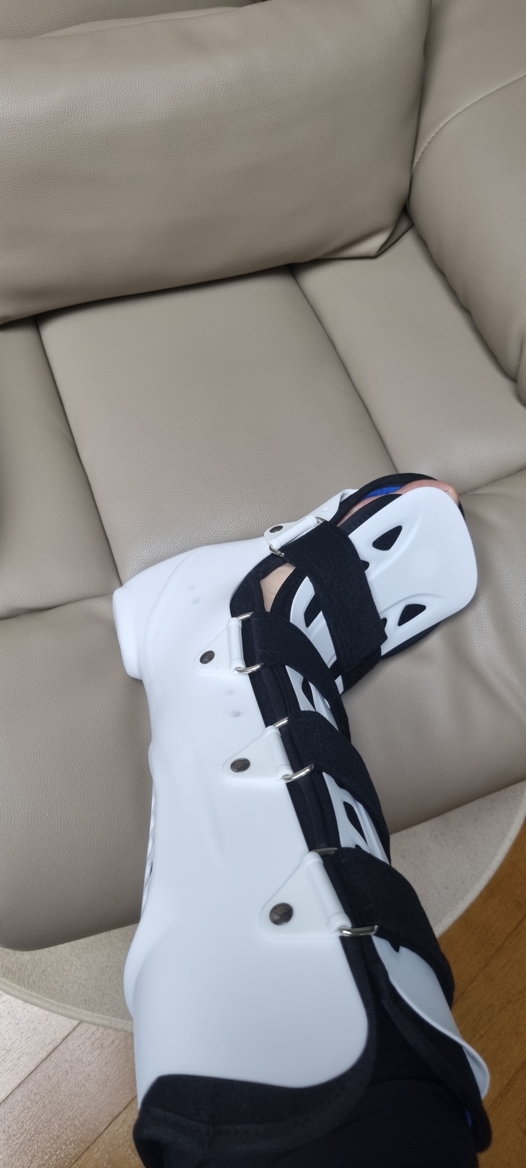 02메디칼 발목깁스 보대 우측 CB-2115