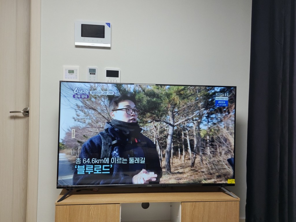 루컴즈 4K UHD TV