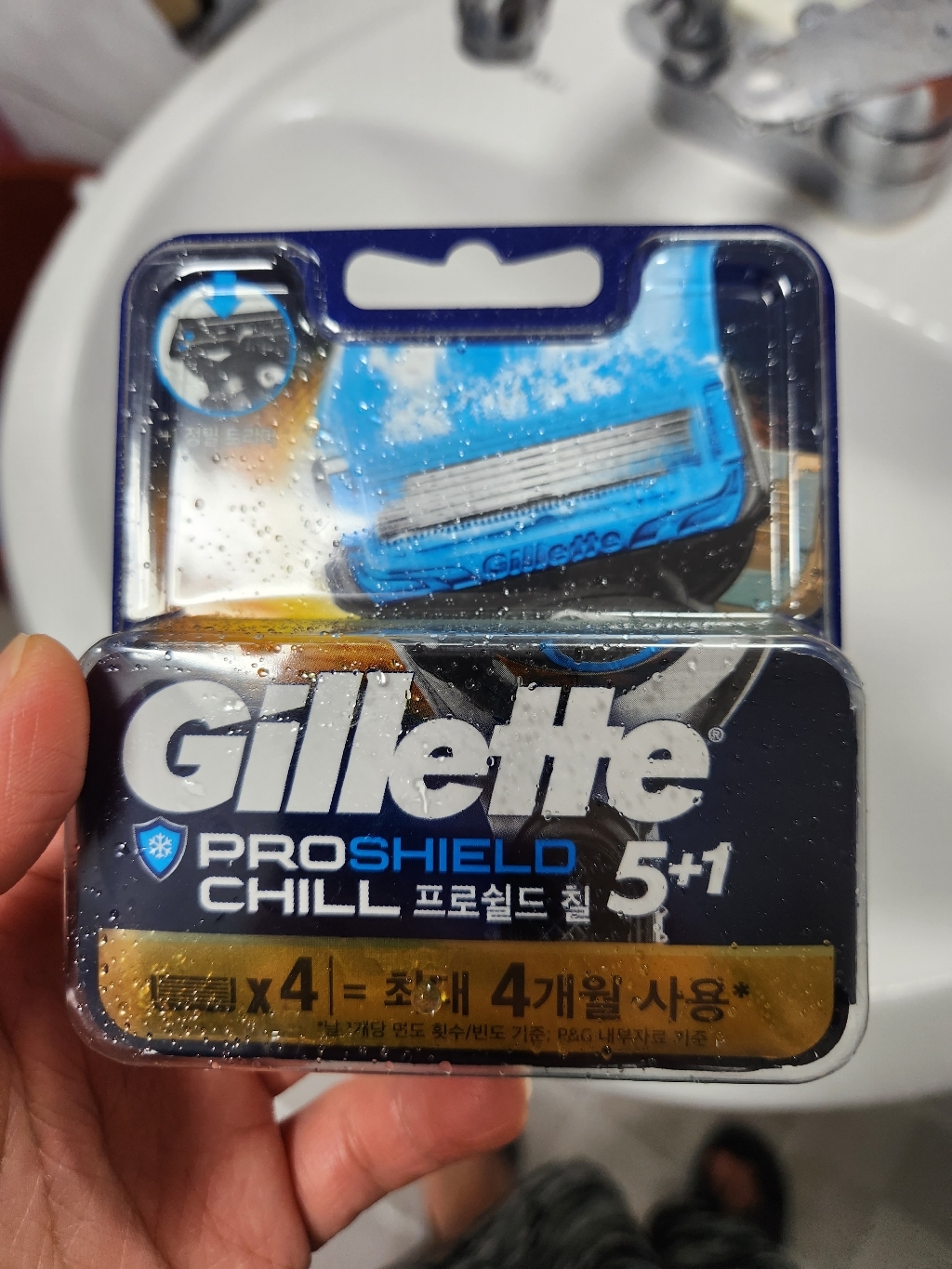 신형 질레트 프로쉴드 칠 면도날