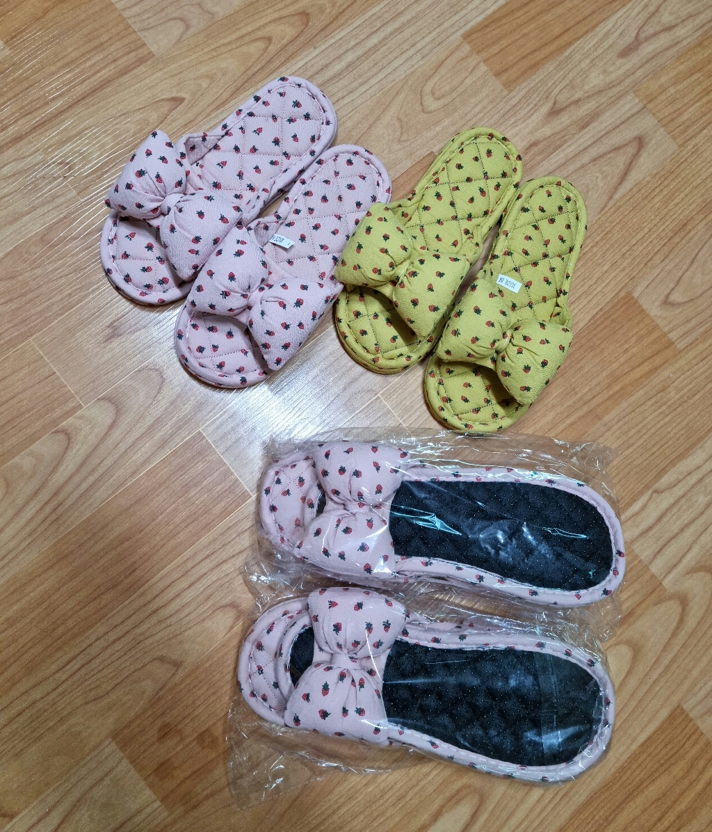 [신혼일기] 3중 쿠션 몽실몽실 딸기 포인트 쿠션 푹신한 층간소음방지 미끄럼 층간소음방지 거실화 면슬리퍼 리뷰 후기
