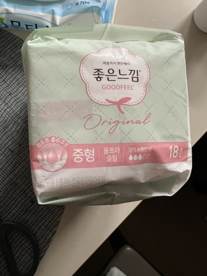 좋은느낌 오리지널 울트라슬림 중형 생리대 일자형