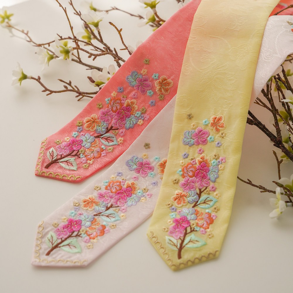 귀여운 여아를 위한 매력적인 아동 한복 댕기