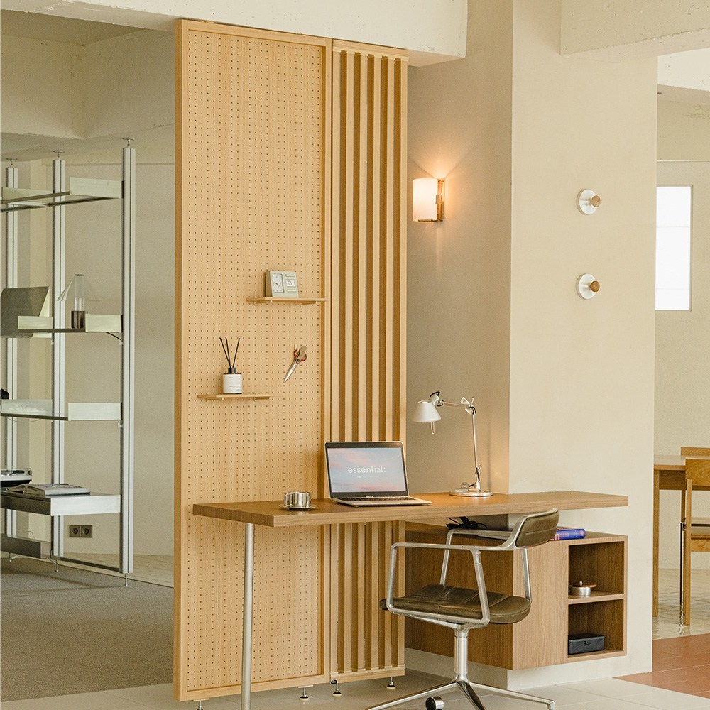 세련된 공간 분할을 위한 우드레이 셀프 가벽 타공판 파티션