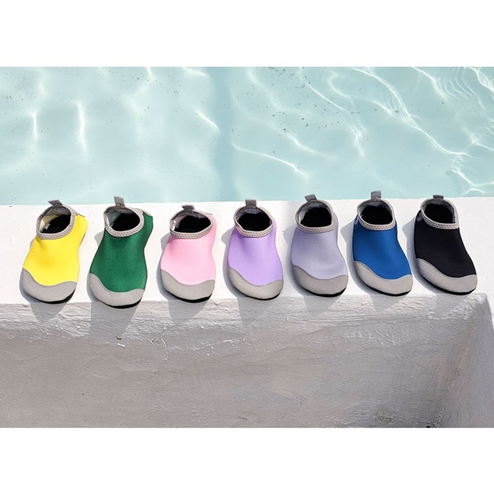 아이들의 안전하고 즐거운 물놀이를 위한 키즈 아쿠아슈즈