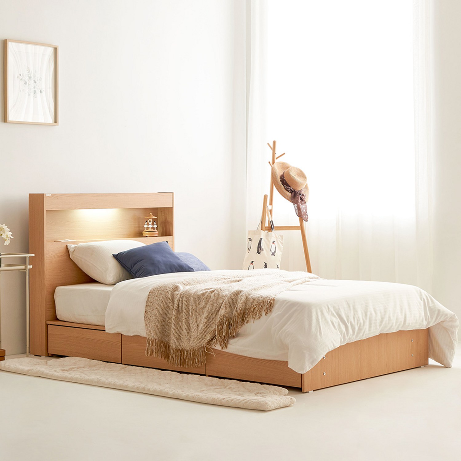 편안함과 스타일이 만나는 최고의 침실 혁명: 동서가구 이즈 카이 수납침대 프레임과 본넬 매트리스