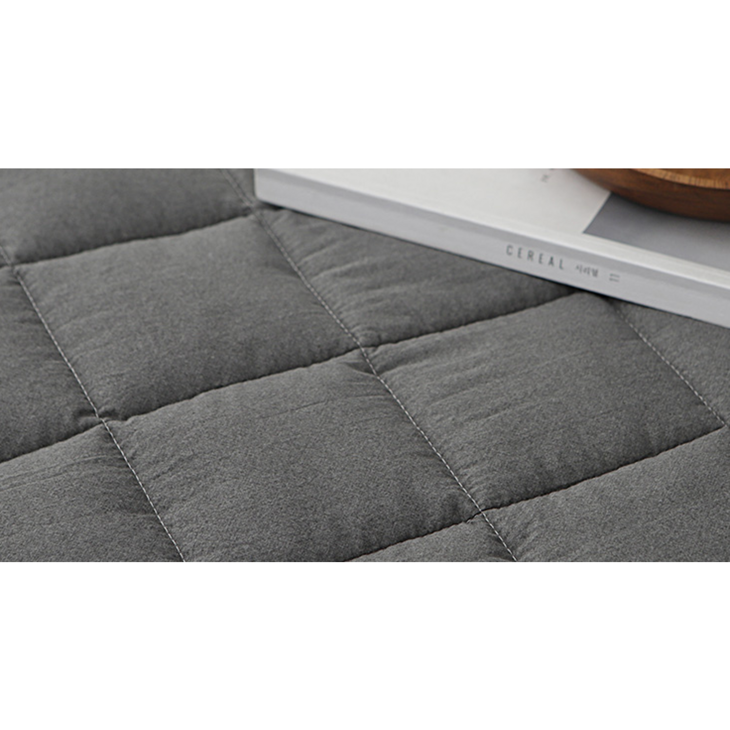 고품질 순면 침대 패드로 편안한 수면을 경험하세요.