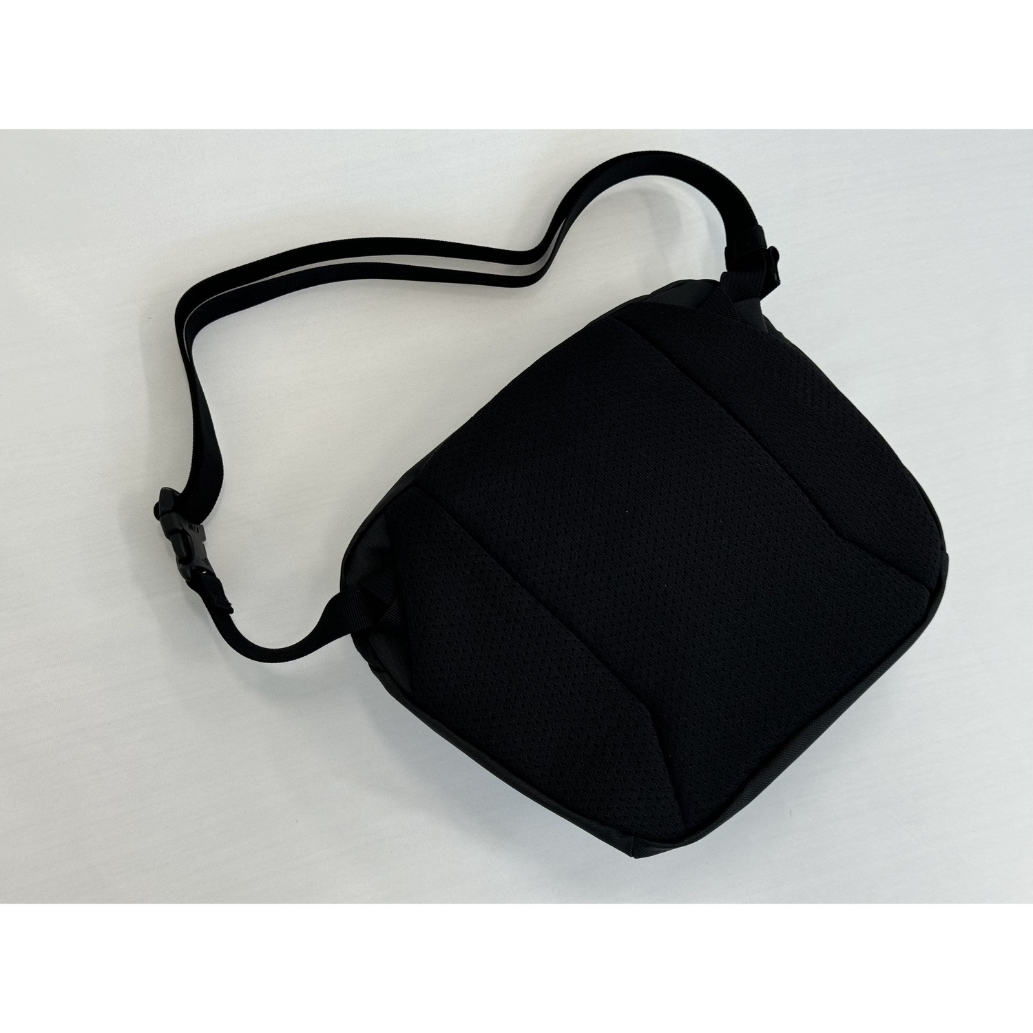 세련됨과 실용성을 갖춘 완벽한 여행 파트너