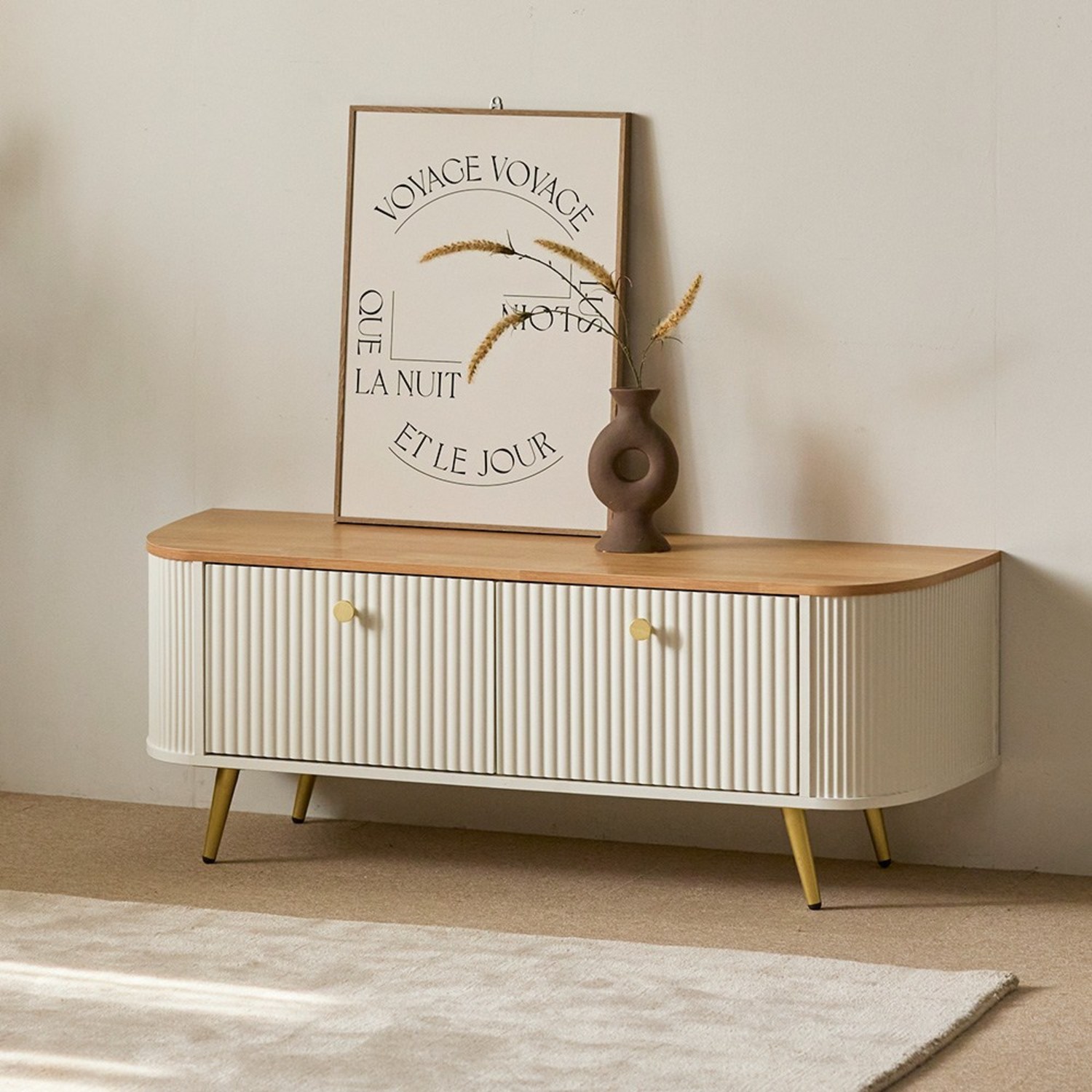 세련된 디자인, 합리적인 가격: 파로마 안톤 템바보드 거실장 1200