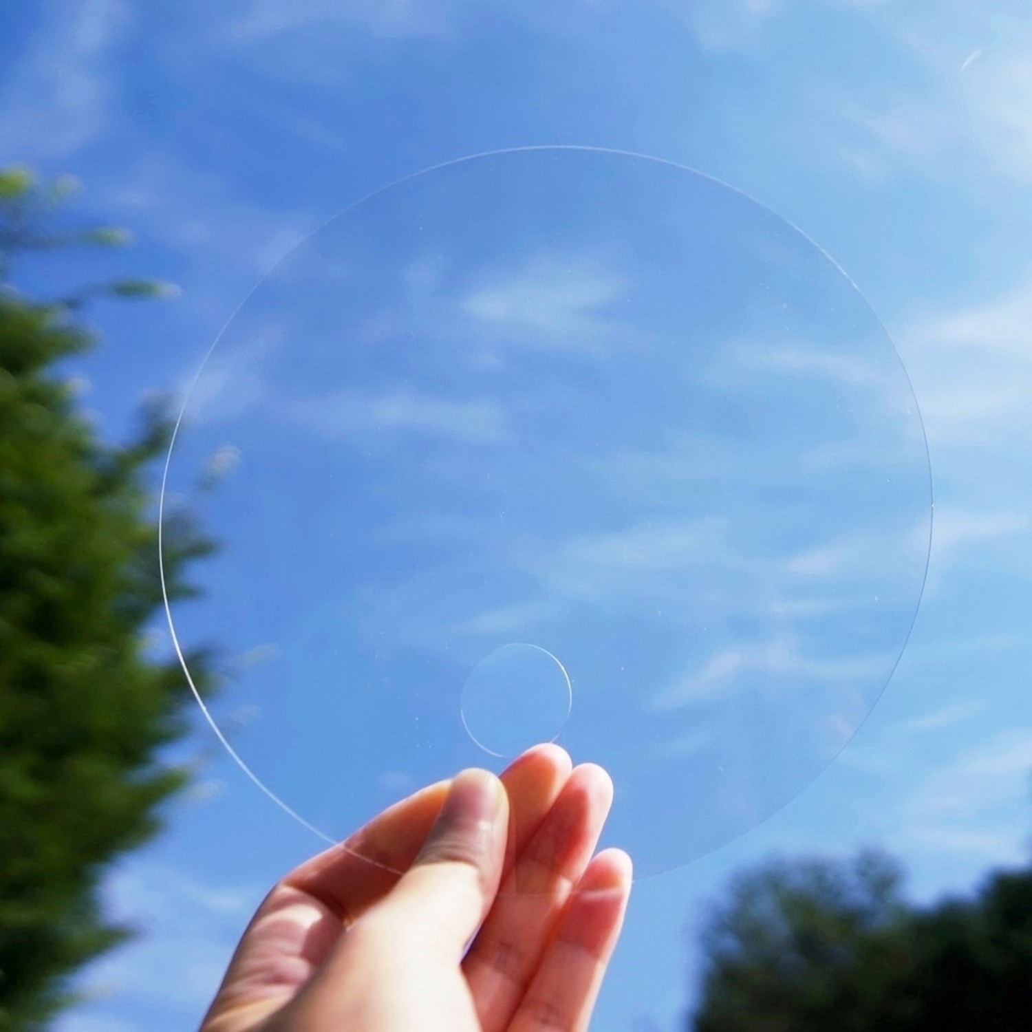 다채로운 창의성을 자극하는 투명 원형 손부채