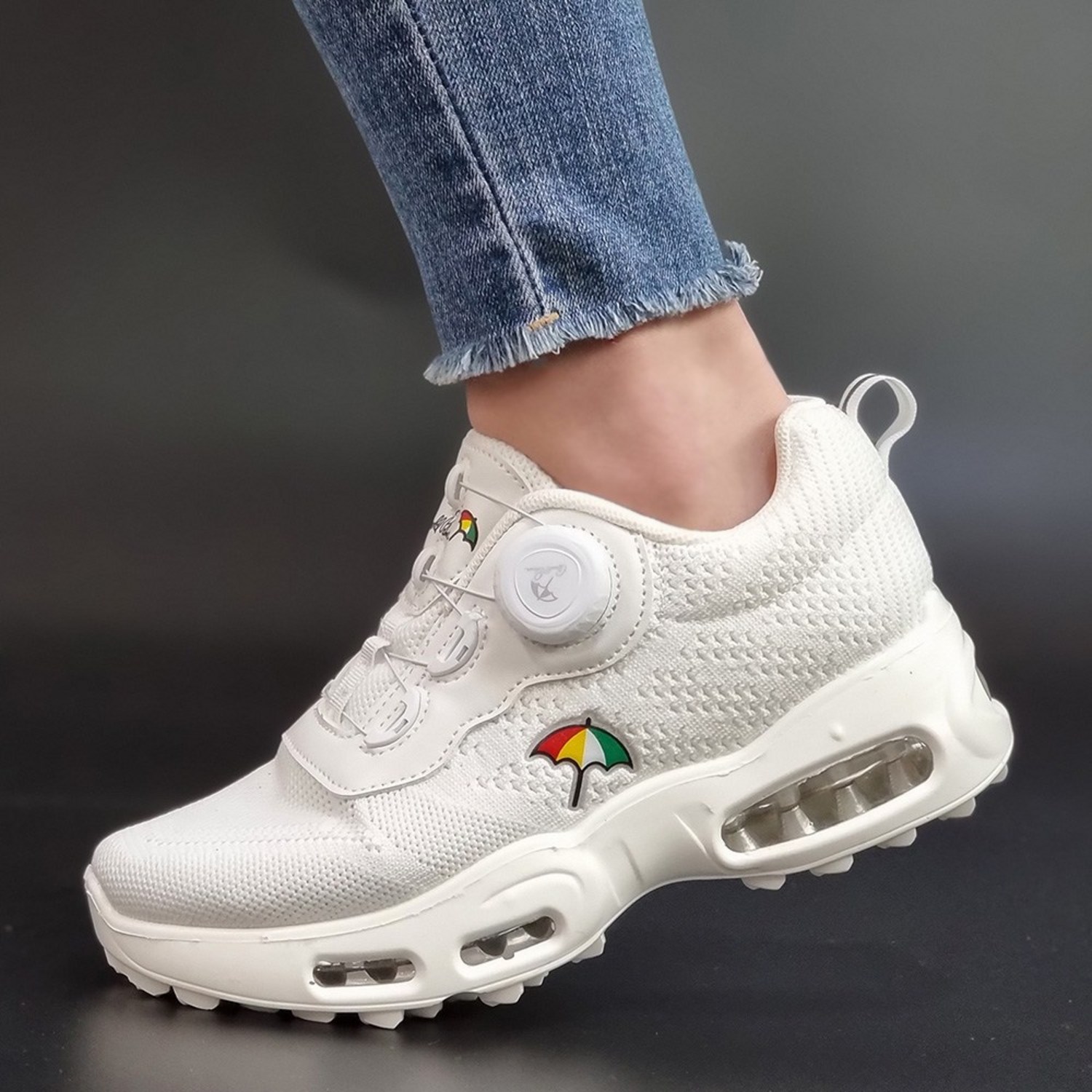 편안함과 스타일이 겸비된 다이얼 에어 쿠션 골프 운동화