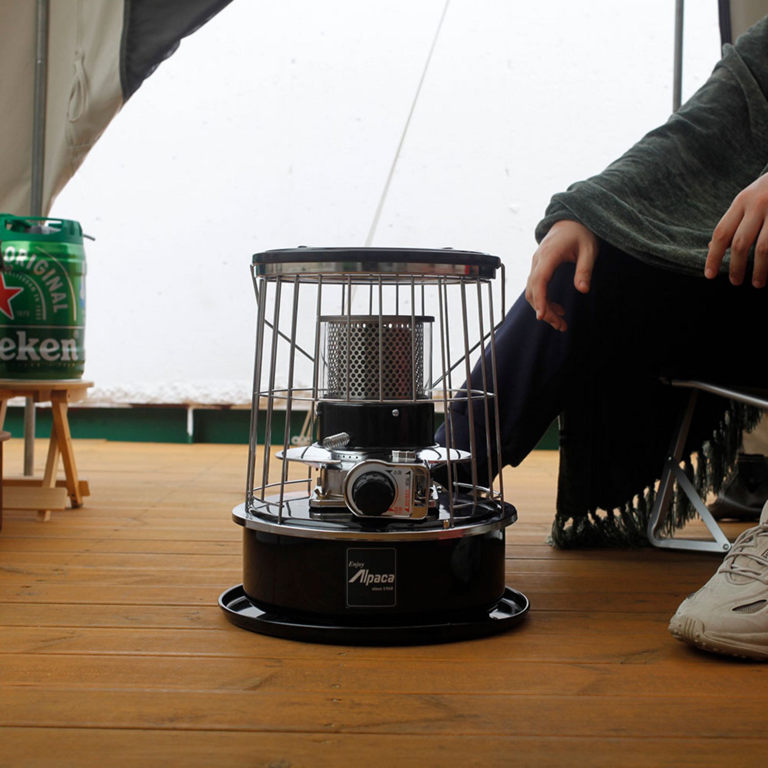 알파카 TS-77S 블랙: 겨울 캠핑의 낭만을 완성하는 따스함